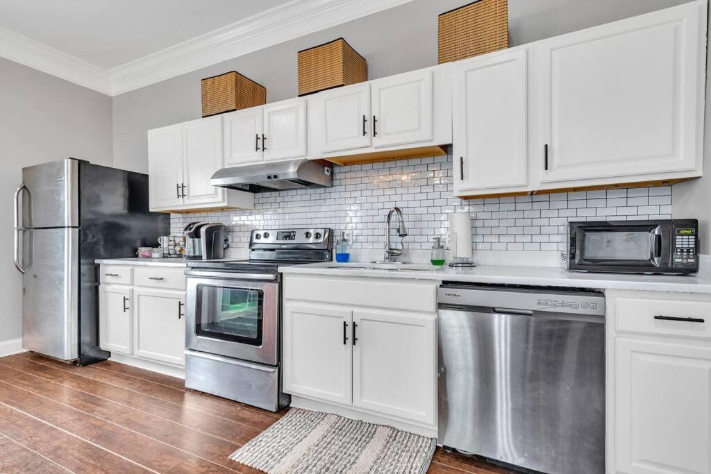 20% Off! Spacious 4br House W/ Free Parking, Wi-fi * Atlanta